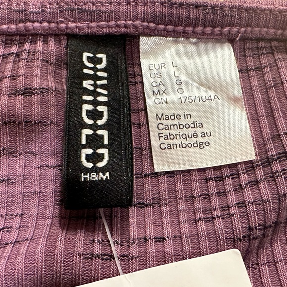 H&M Cropped Tie-Back Halter Top, Size Large. - Picture 2 of 4